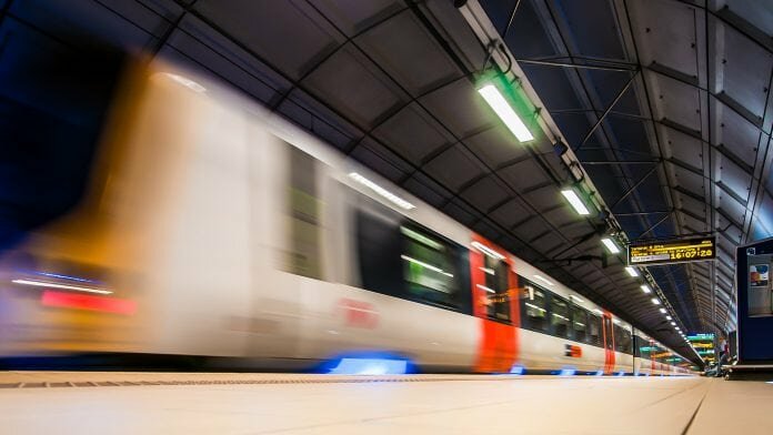 UK train companies to publish real-time data on rail travel